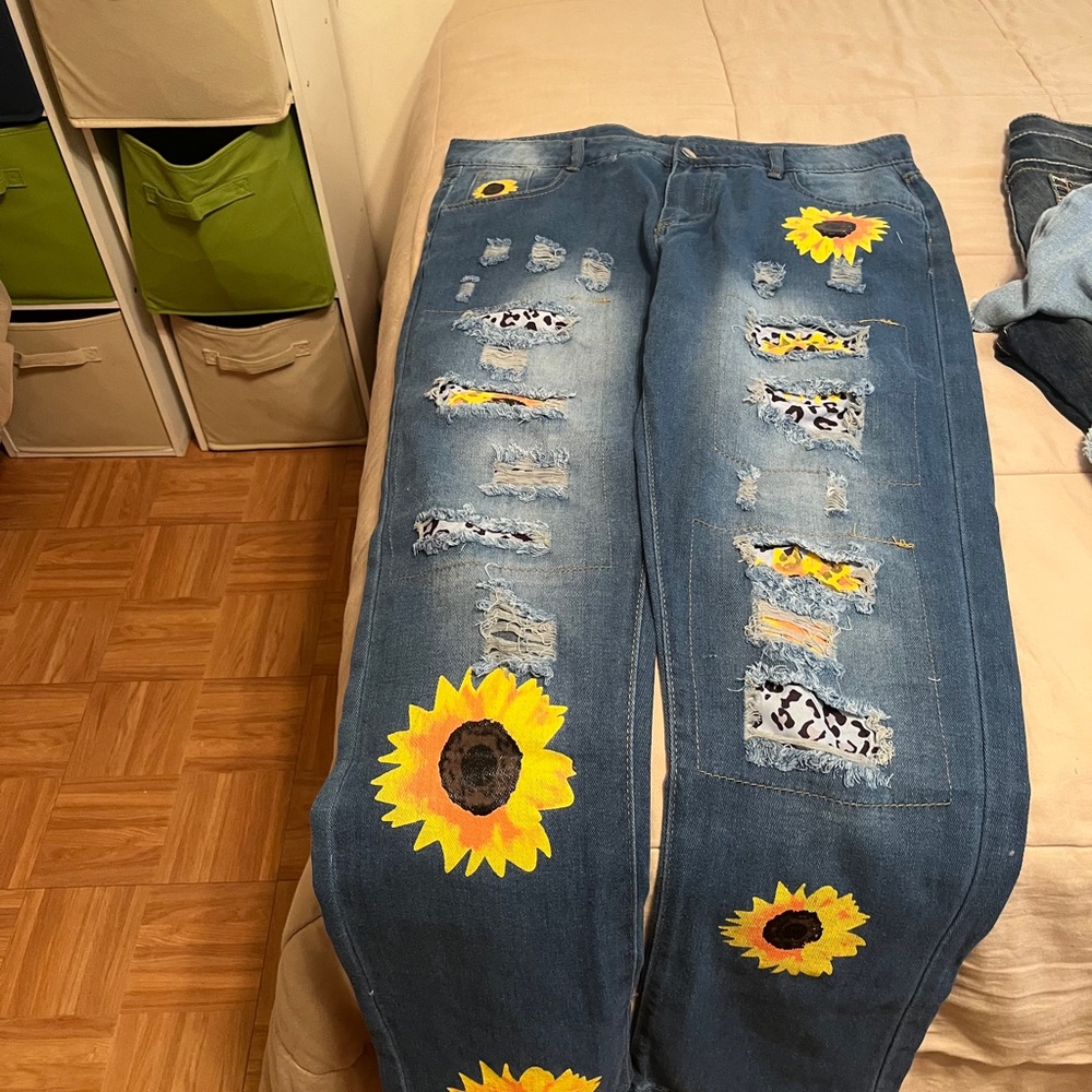 Woman’s sunflower jeans